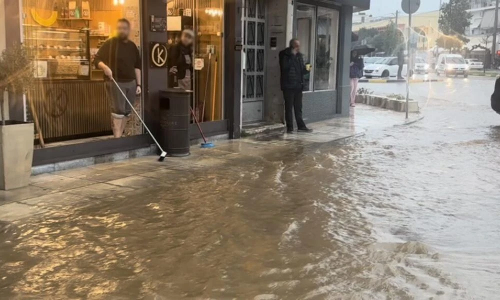 Πλημμύρισαν δρόμοι στο Ναύπλιο – Σε ετοιμότητα η Περιφέρεια Πελοποννήσου